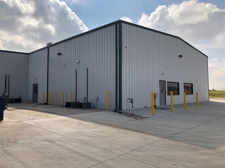 More Photos Of 1519 S 2nd Ave, Dodge City Warehouse For Sale