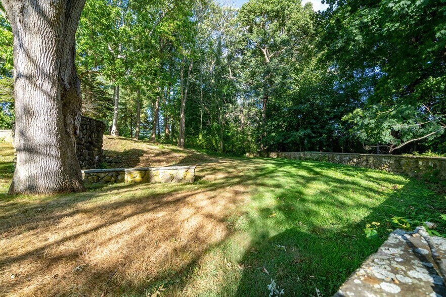 More Photos Of 141 Mansion Dr, Walpole Office For Sale