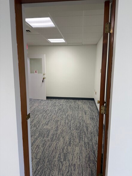 More Photos Of 1738 N Highland Rd, Pittsburgh Office For Sale