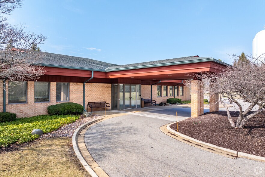 More Photos Of 7007 N Range Line Rd, Milwaukee Medical For Sale