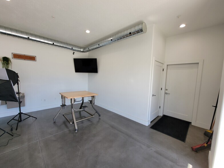 More Photos Of 32 S 1800 W, Lindon Warehouse For Lease