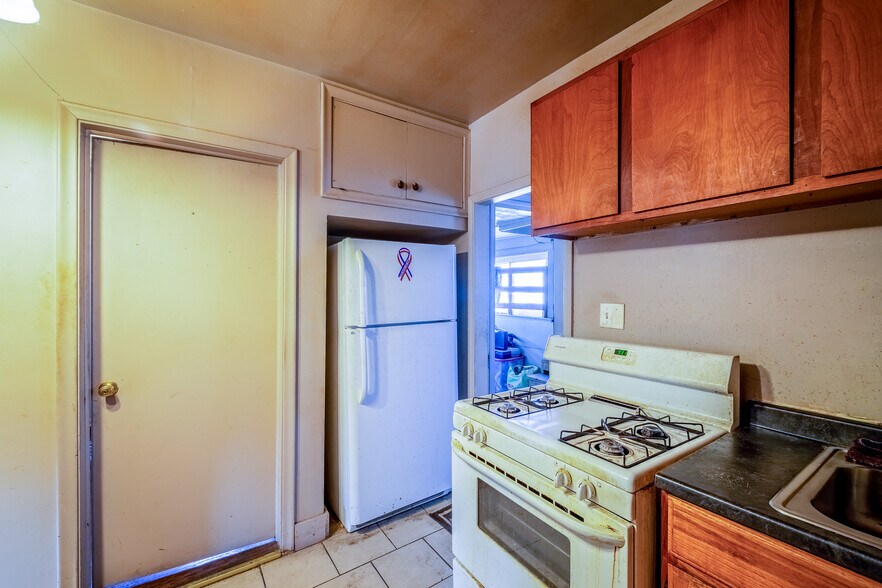 More Photos Of 19430 W Warren Ave, Detroit Specialty For Sale