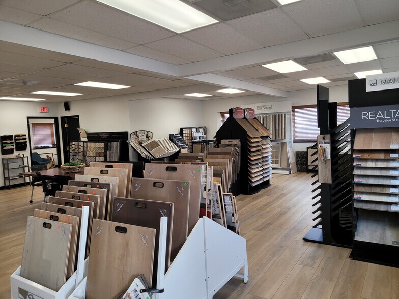More Photos Of 6214 NW Kelly Dr, Parkville Flex For Lease