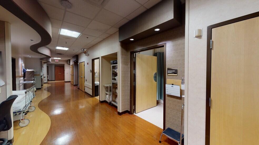 More Photos Of 1997 Sloan Pl N, Maplewood Flex For Lease