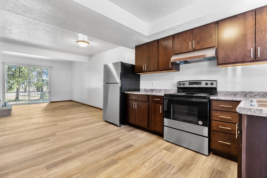 More Photos Of 652 Northgate Cir, Rochester Multifamily For Sale