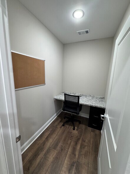 More Photos Of 3450 Acworth Due West Rd NW, Kennesaw Office For Sale