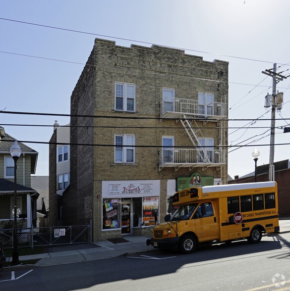More Photos Of 245-247 Lakeview Ave, Clifton Apartments For Lease