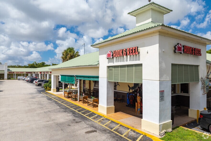 More Photos Of 7841-7899 Pines Blvd, Pembroke Pines Supermarket For Sale