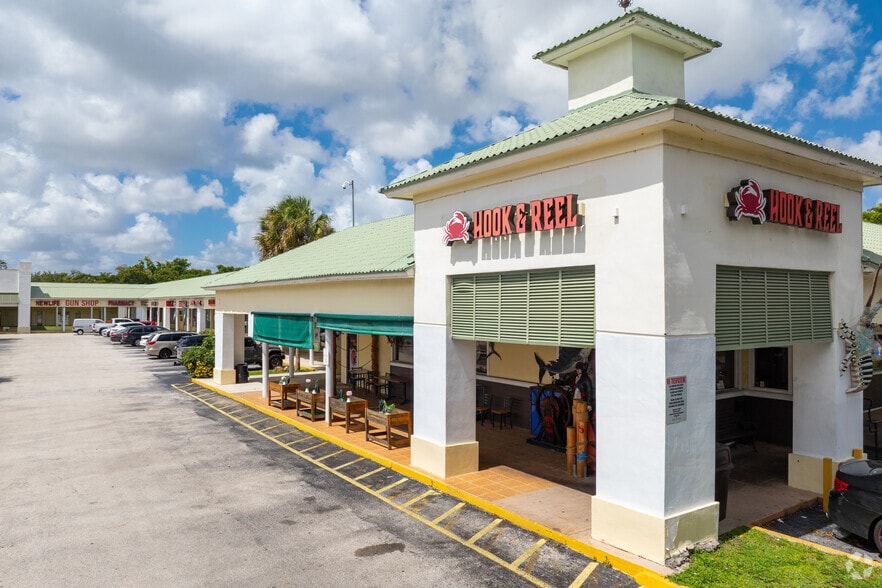 More Photos Of 7841-7899 Pines Blvd, Pembroke Pines Supermarket For Sale