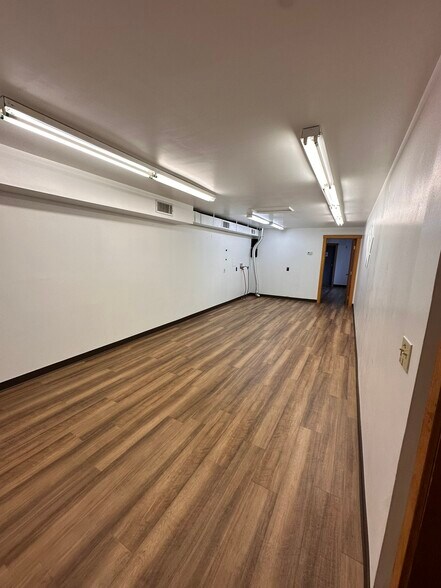More Photos Of 127 S Knowles Ave, New Richmond Office For Lease