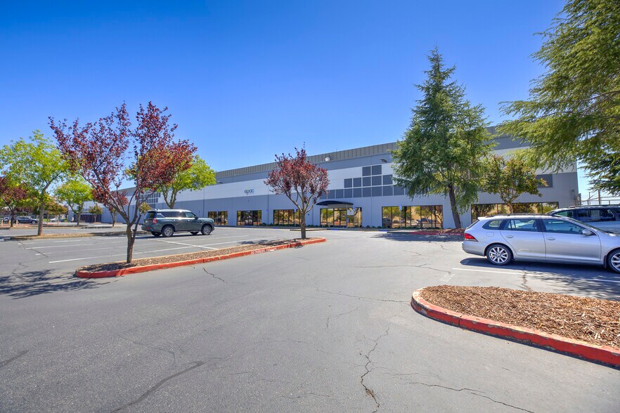 Primary Photo Of 1601 Aviation Blvd, Lincoln Distribution For Lease