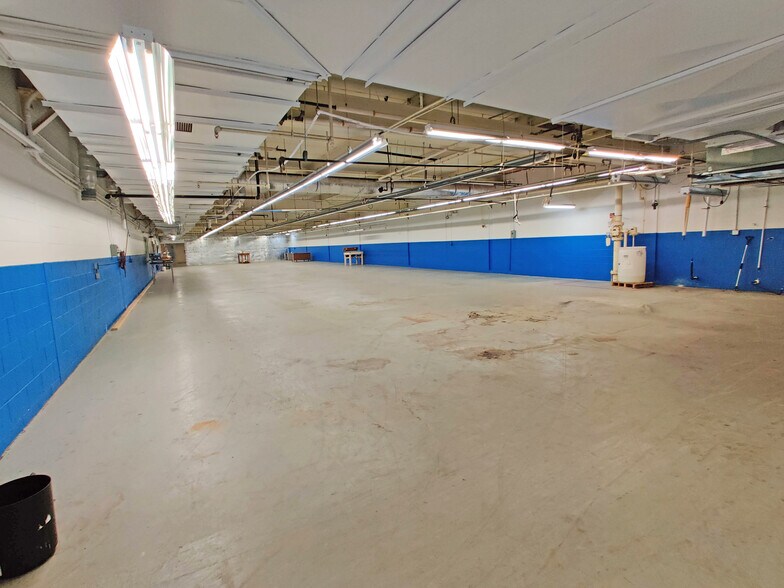 More Photos Of 120 S Church Ave, Garland Manufacturing For Lease