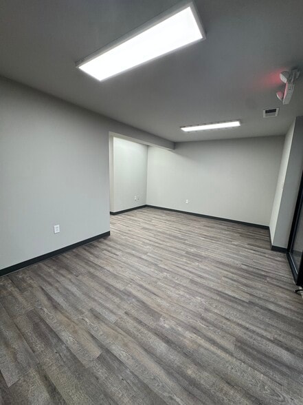 More Photos Of 105 Enterprise Dr, Cumming Unknown For Lease