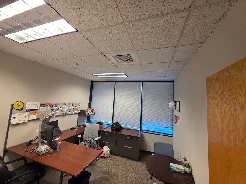 More Photos Of 1009 N Center Pky, Kennewick Office For Lease