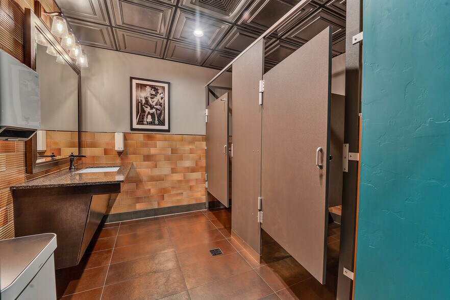 More Photos Of 30 N Main St, Fond Du Lac Restaurant For Sale