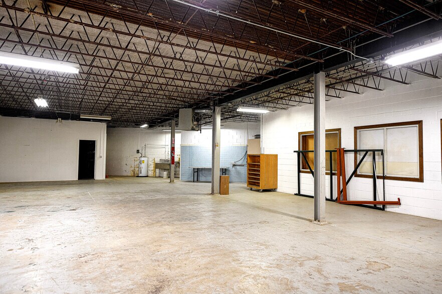 More Photos Of 6412-6418 Frankford Ave, Baltimore Warehouse For Lease