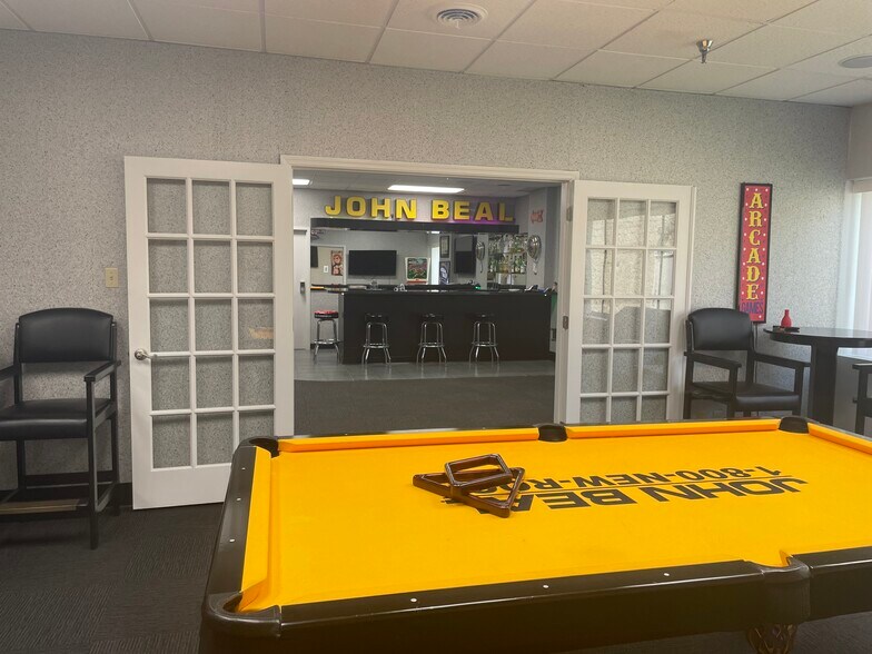 More Photos Of 12181 Prichard Farm Rd, Maryland Heights Office For Sale