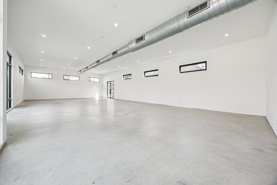 More Photos Of 446 Tyler St, Dallas Office For Sale