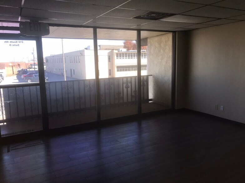 More Photos Of 210 S 4th St, Chickasha Unknown For Lease