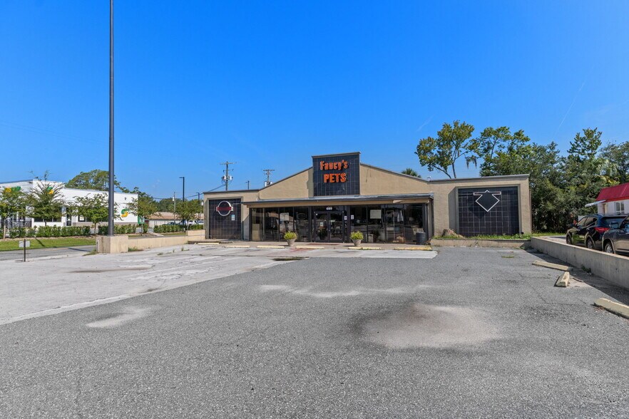 More Photos Of 669 NE Us Highway 19, Crystal River General Retail For Sale