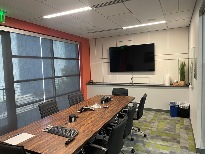 More Photos Of 1205 Sheldon Cv, Austin Showroom For Sale