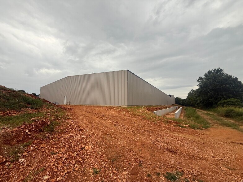 More Photos Of 610 W Nursery Rd, Rogers Industrial For Lease