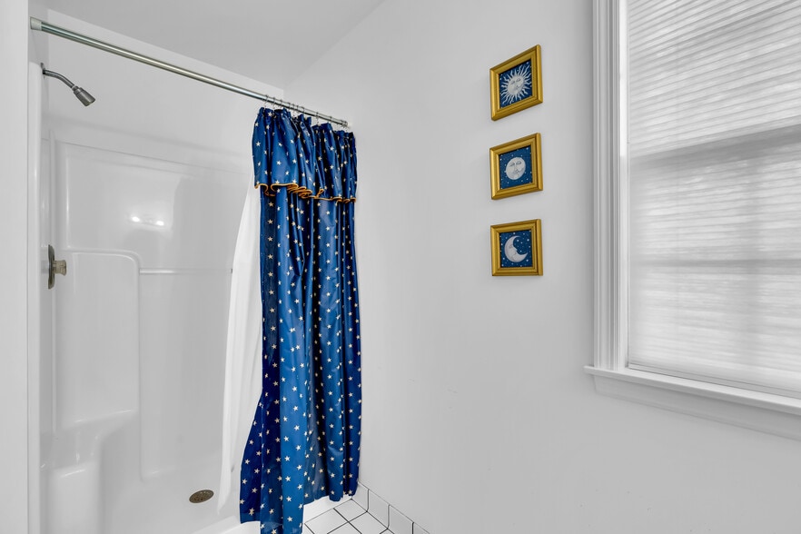 More Photos Of 613 Warren Ave, Spring Lake Office For Sale