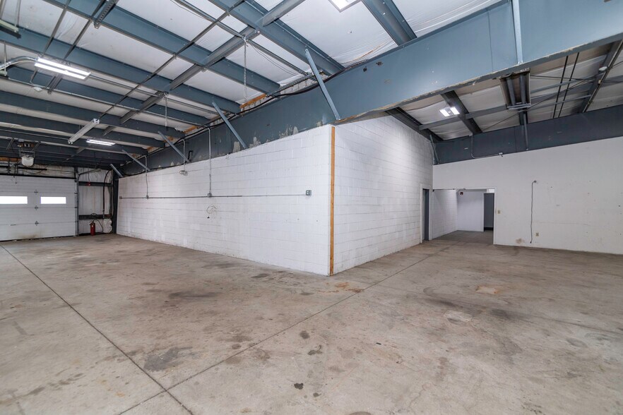 More Photos Of 4 Wilder Dr, Plaistow Warehouse For Lease