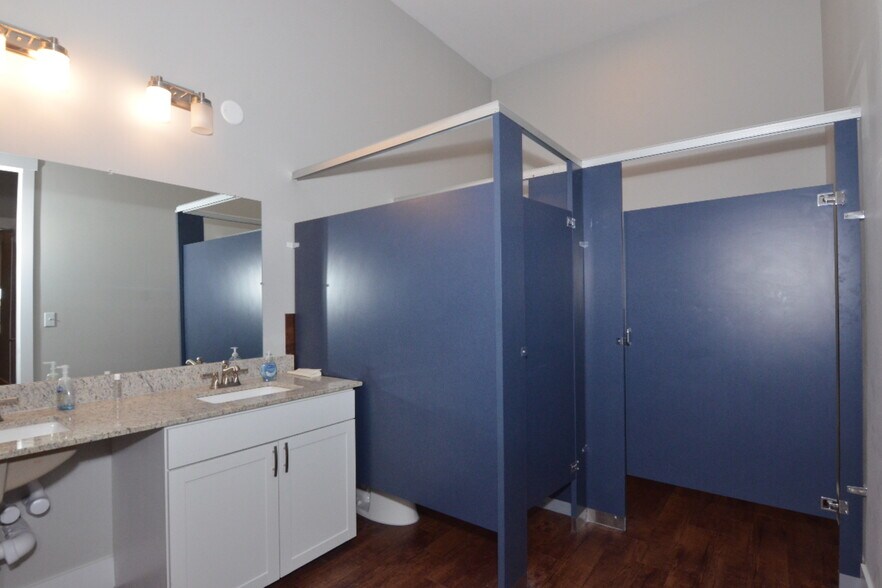 More Photos Of 2440 US 290, Dripping Springs Storefront Retail Office For Lease