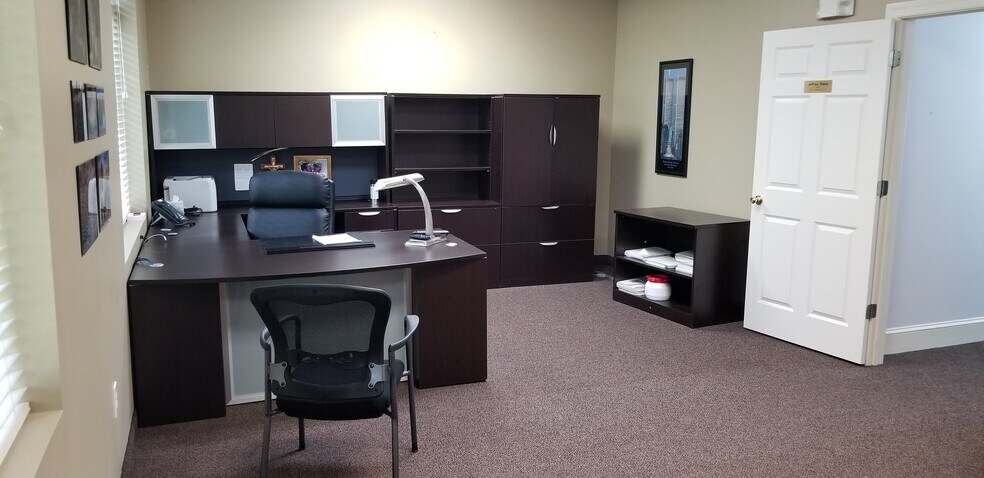 More Photos Of 16315 Northcross Dr, Huntersville Medical For Lease