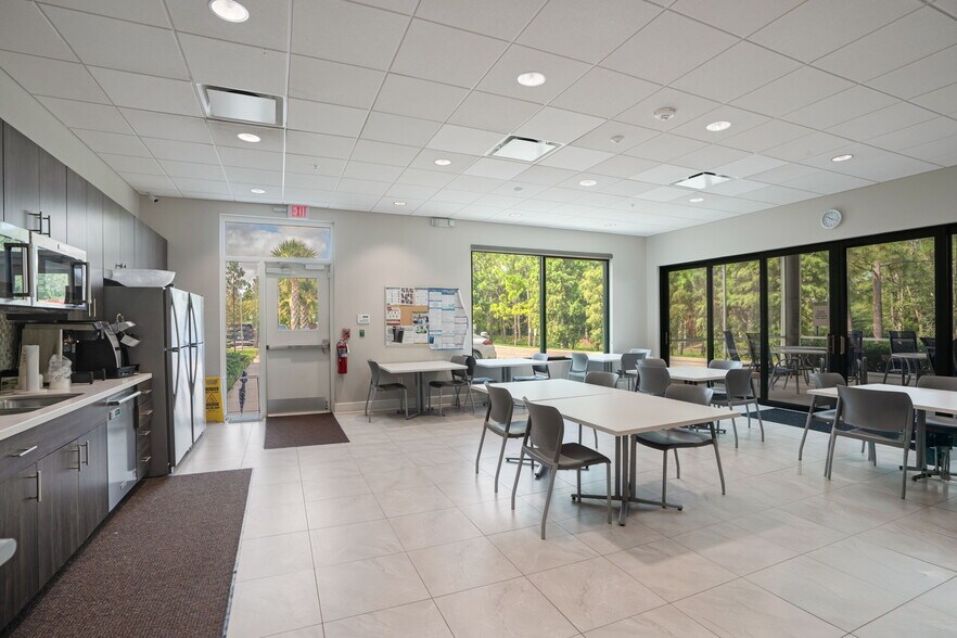 More Photos Of 5110 Lena Rd, Bradenton Office For Sale