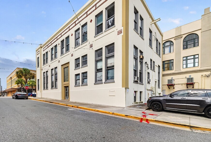 More Photos Of 400 W Main St, Leesburg Serviced Offices For Sale