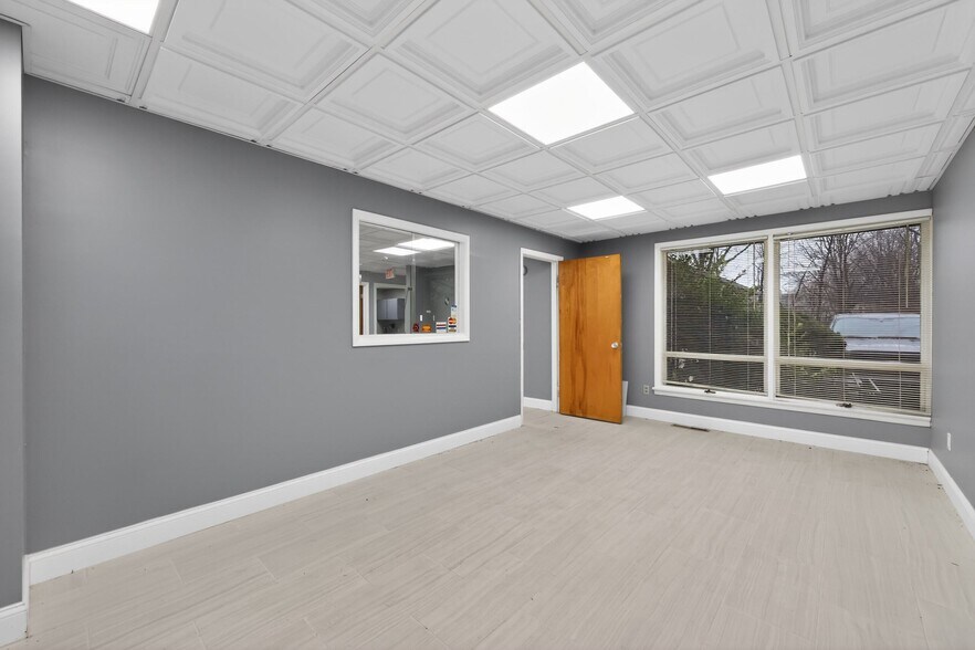 More Photos Of 1701 Wynwood Dr, Cinnaminson Medical For Sale
