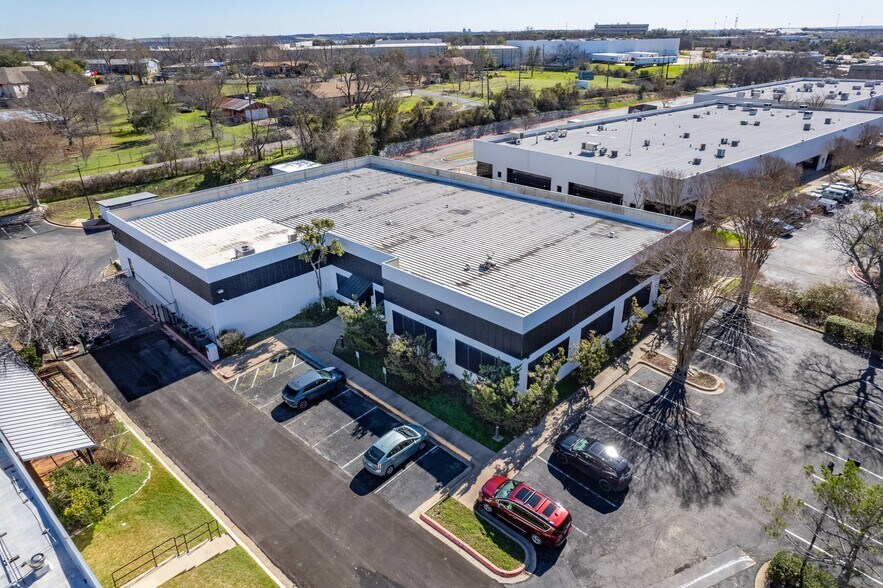 More Photos Of 8605 Cross Park Dr, Austin Office For Lease