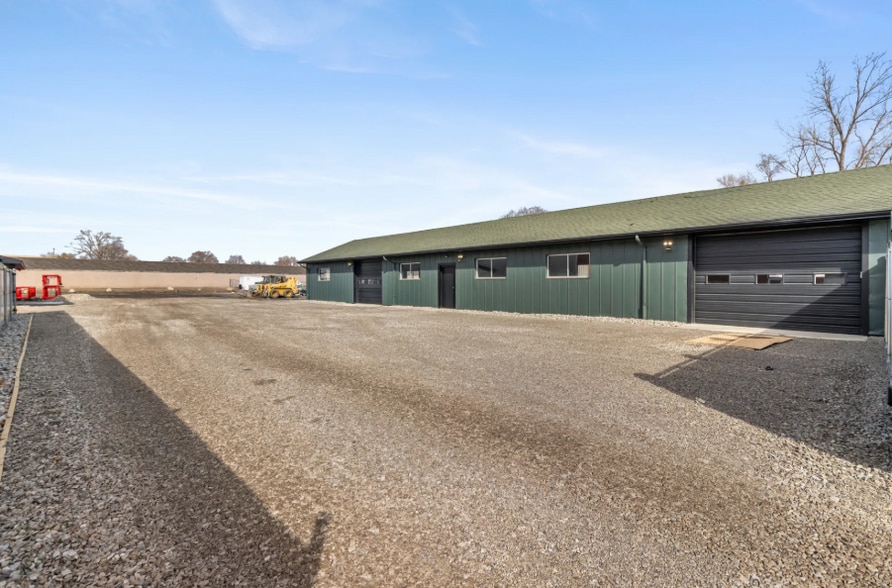 More Photos Of 2627 Williams Dr, Waterford Warehouse For Lease