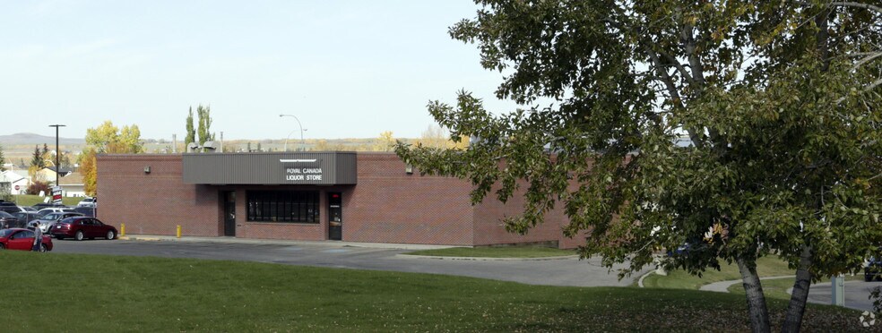 More Photos Of 150 Woodgate Rd, Okotoks Storefront For Sale