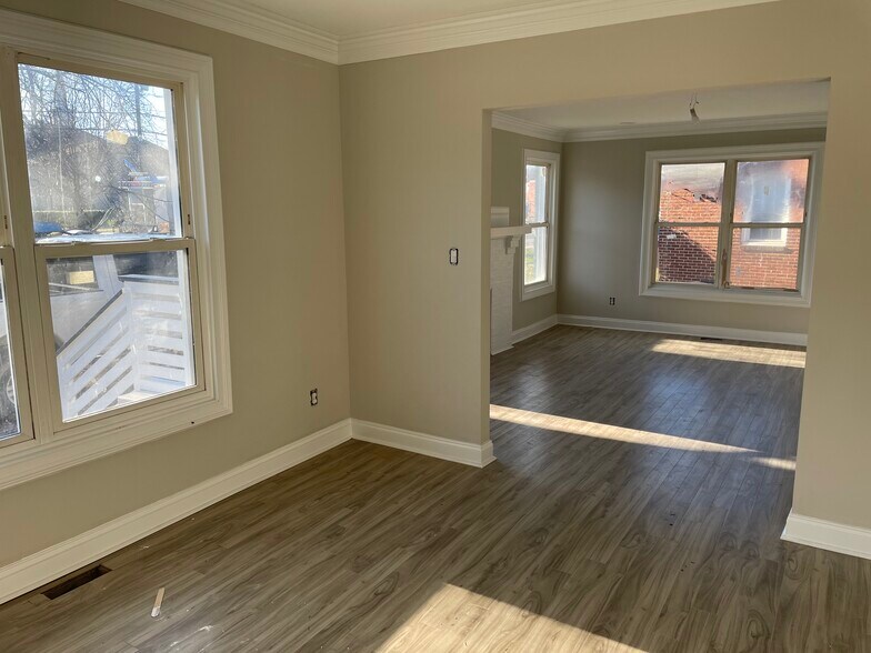 More Photos Of 1508 Remount Rd, Charlotte Showroom For Lease