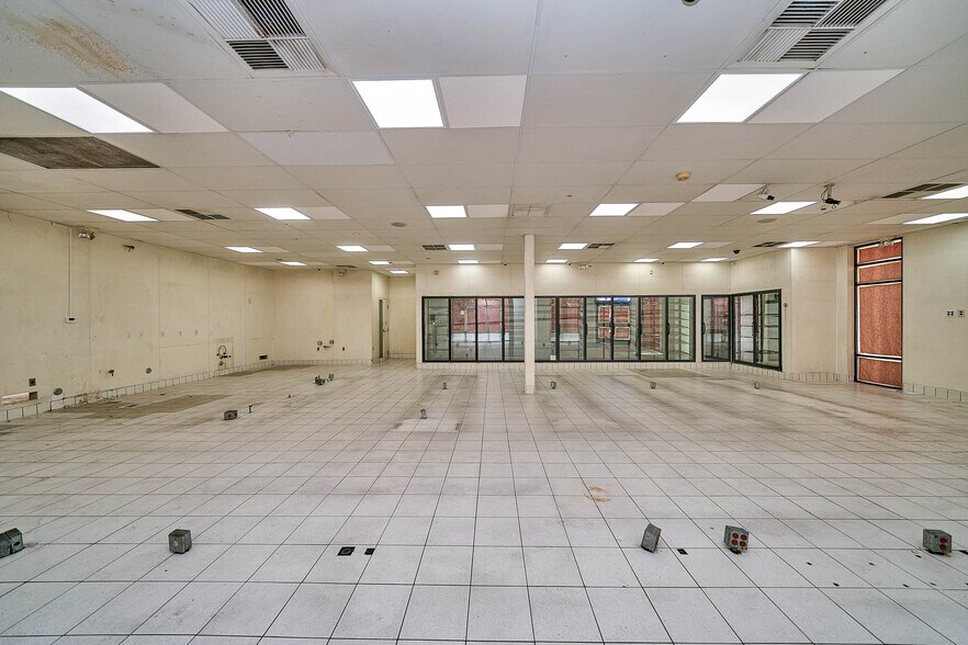 More Photos Of 11759 Carson St, Lakewood Convenience Store For Sale