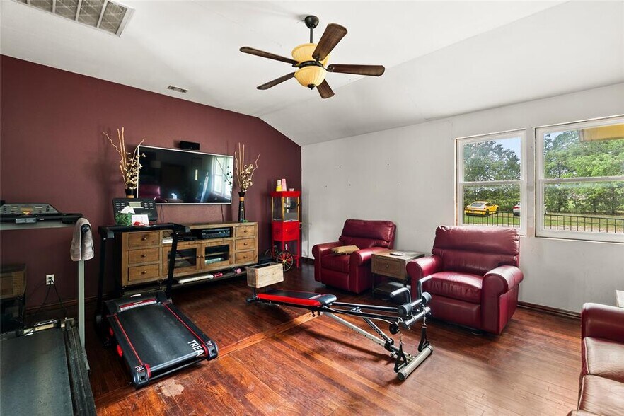 More Photos Of 1389 U.S. 290 E, Elgin Land For Sale