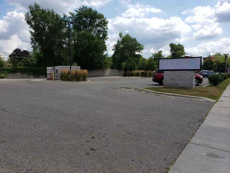 More Photos Of 8120 N Telegraph Rd, Dearborn Heights Storefront Retail Office For Lease