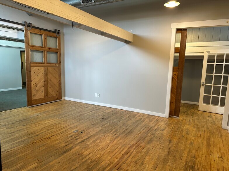 More Photos Of 9130 Otis Ave, Indianapolis Showroom For Sale