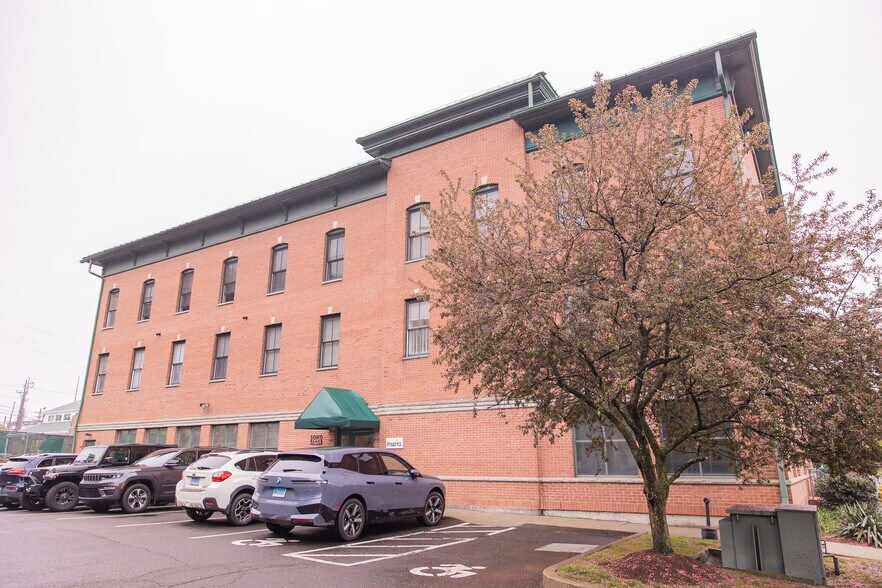 More Photos Of 16-18 Ann St, Norwalk Loft Creative Space For Lease