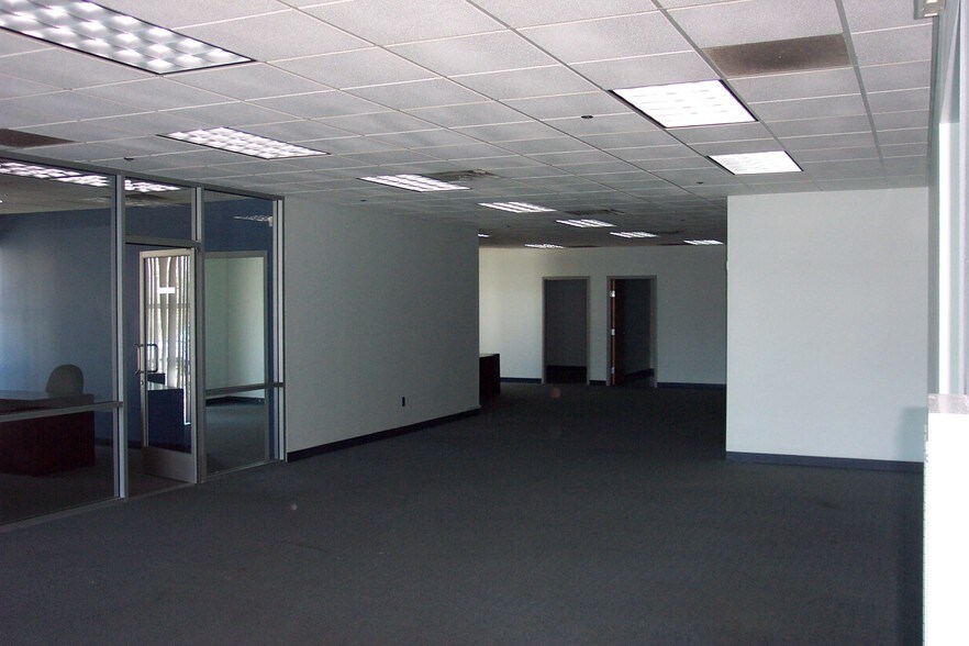 More Photos Of 3720 W Oquendo Rd, Las Vegas Warehouse For Lease