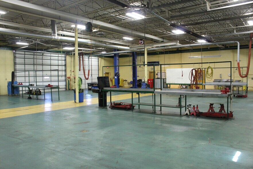 More Photos Of 3100 Delta Marine Dr, Reynoldsburg Showroom For Lease
