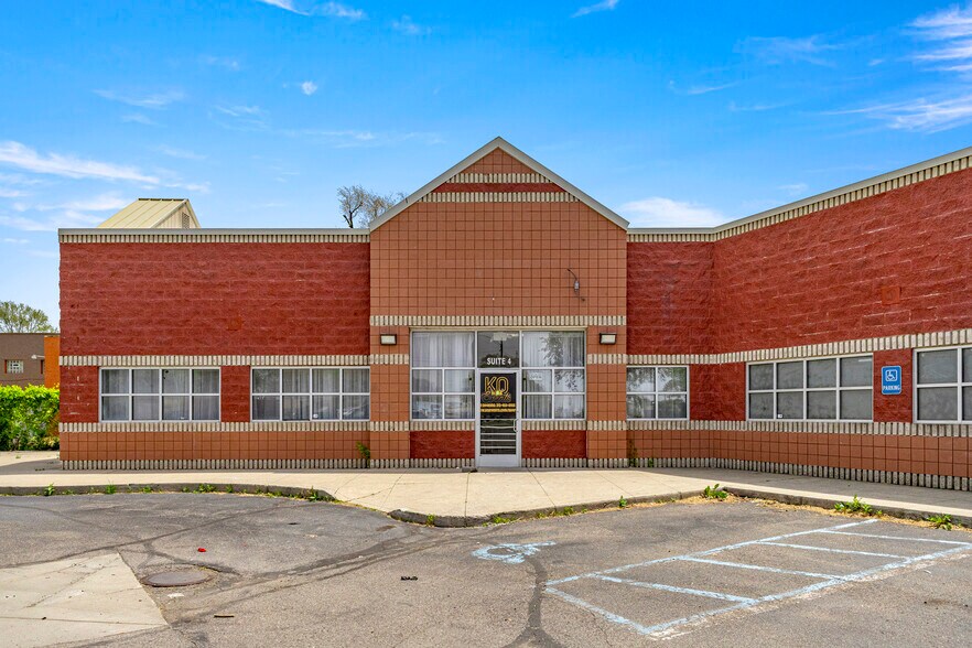 More Photos Of 2300 S Schaefer Hwy, Detroit Storefront For Sale