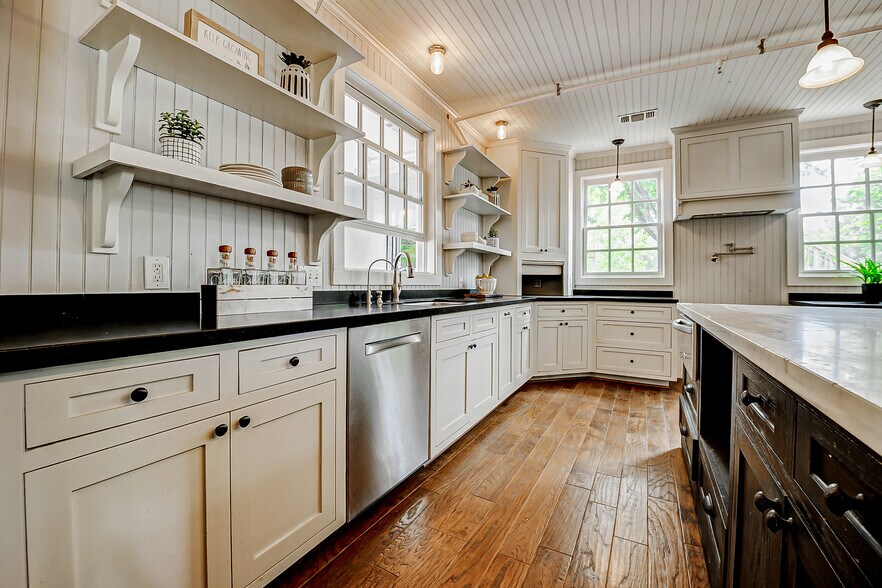 More Photos Of 902 Richmond Pky, Richmond Office Residential For Sale