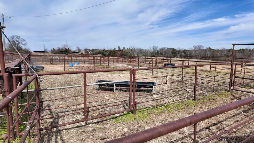 More Photos Of 99 Stacks Dr, Damascus Horse Stables For Sale