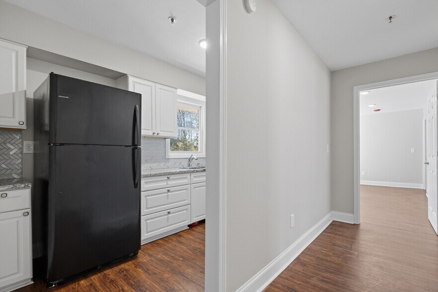 More Photos Of 2239 Scenic Dr, Snellville Office For Sale