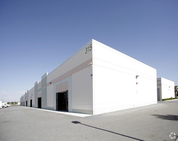 Primary Photo Of 315 E Avenue K-8, Lancaster Light Manufacturing For Lease