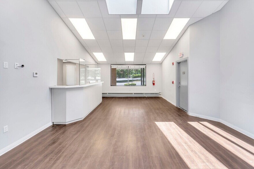 More Photos Of 101-105 Dutch Hill Rd, Orangeburg Office For Sale